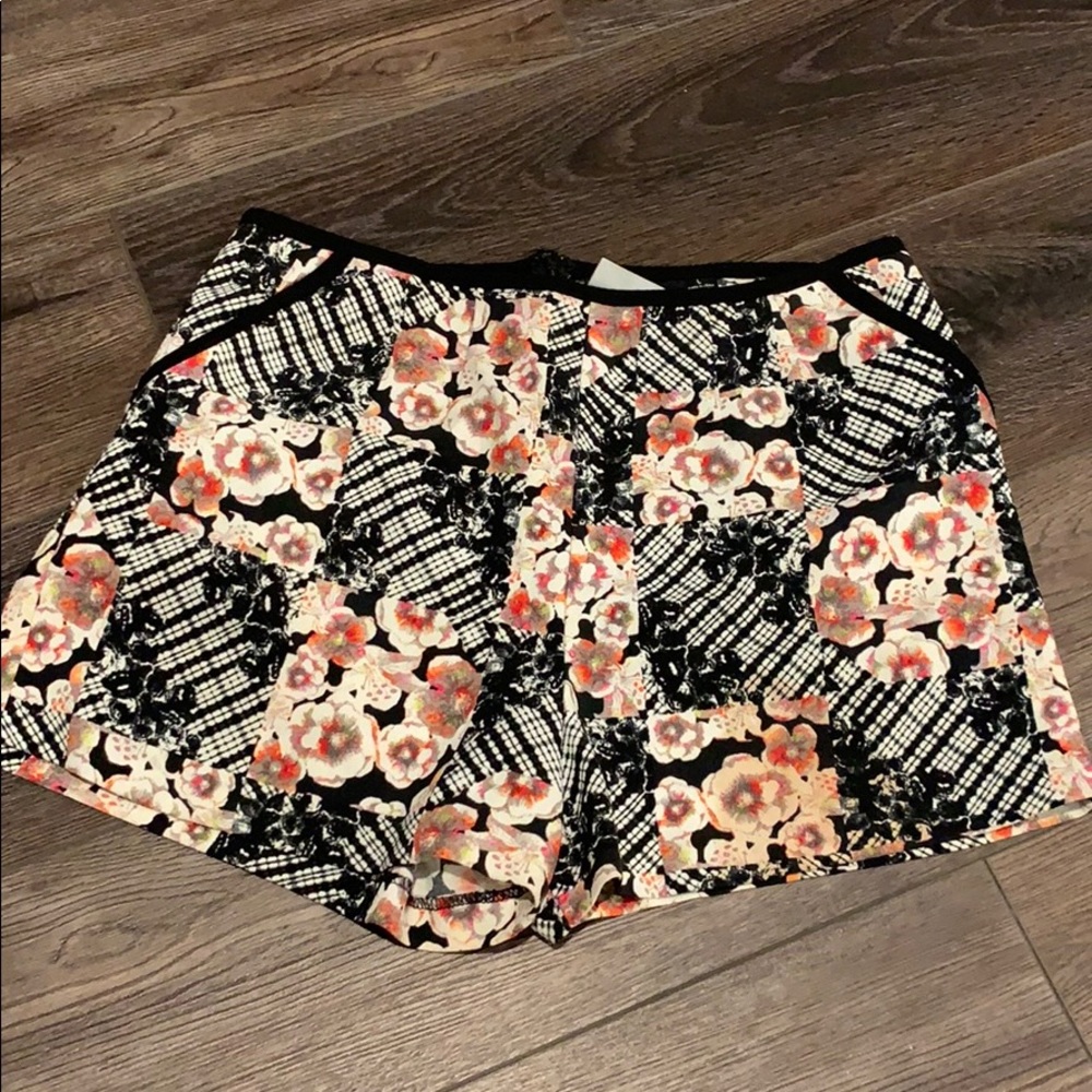 Mink Pink shorts, size L